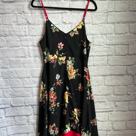 Lulu’s Black Floral Dress Red Handkerchief Trim LG - Picture 6 of 7